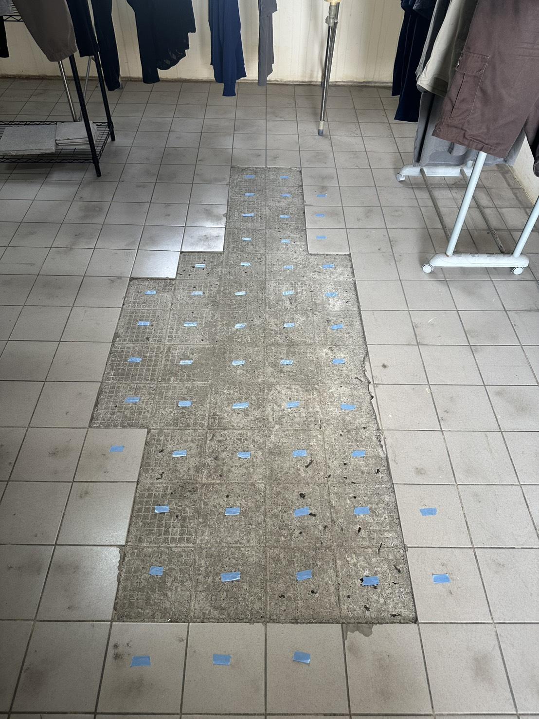 苗栗竹南地磚破裂(20CM)