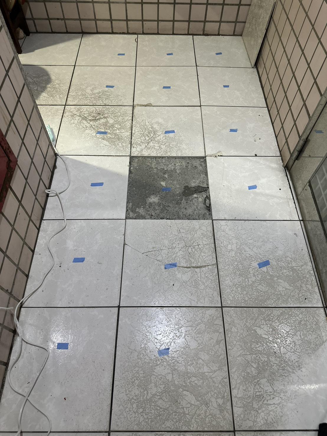 桃園平鎮地磚破裂(40CM)